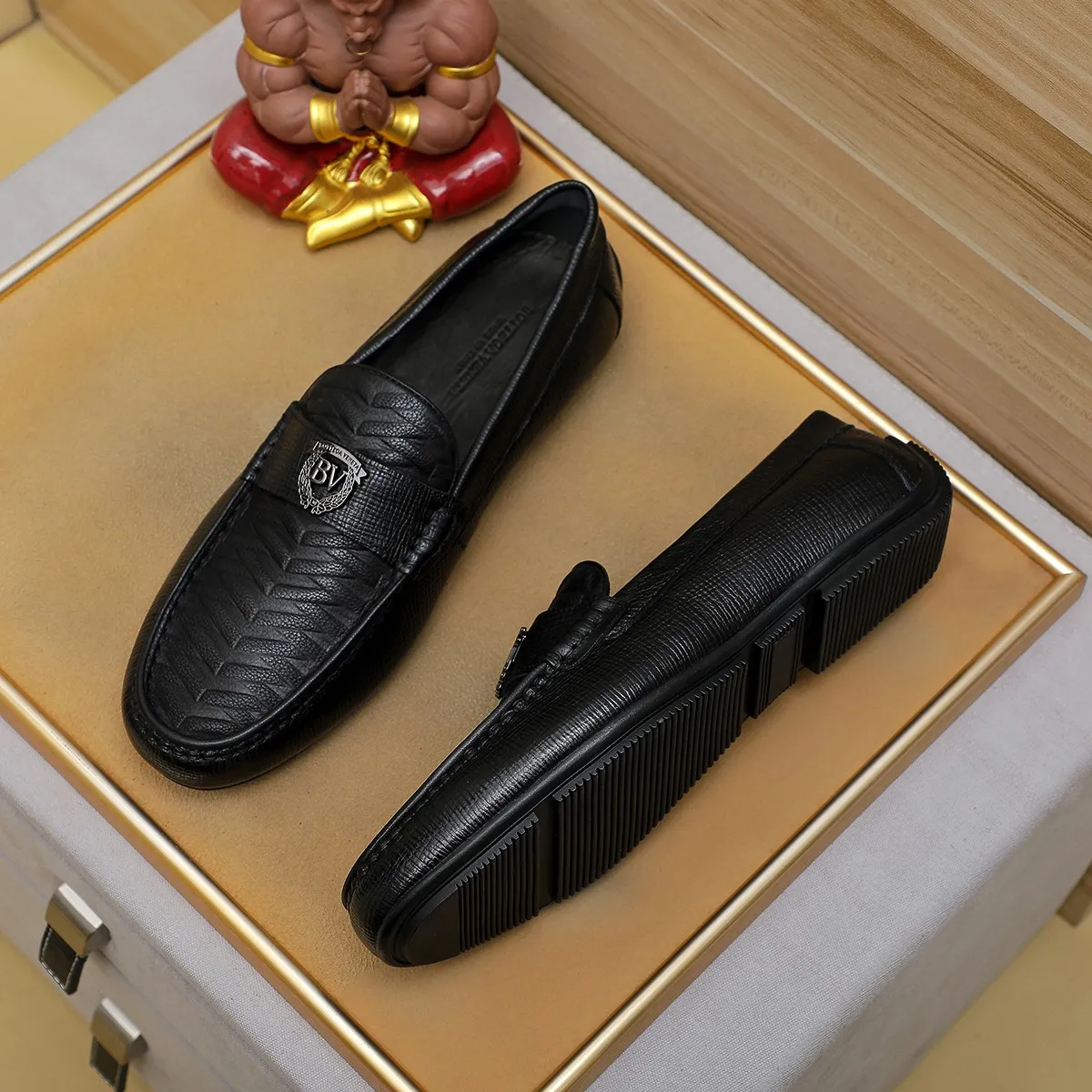 Men's men's shoes 💰440 [BV] 👟👟 Italian luxury brand Made with imported cowhide technology to highlight high-end men's taste of light luxury life [color] [color] Masters with ten years of manual experience create classic weaving 🌴 The inner top layer 🐮 lining 💯😘 The top quality inherits the brand craftsmanship! Color, code number 39-44 (38.45. Can be customized)